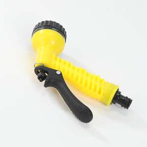 Pistola de agua amarilla ajustable de 7 funciones con gatillo para lavado de autos y uso en el jardín - Product Image 2