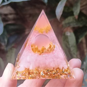 Pyramide en cristal de quartz rose œil de chat rose, ornement de bureau en résine époxy, décoration d'intérieur, cadeau artistique - Product Image 4
