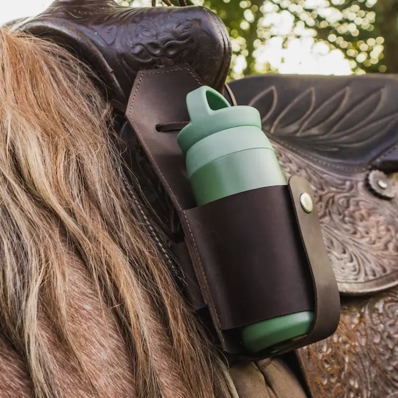 Individuelle echte Leder Kühle Bierdose Holster-Wasserflasche-Abdeckung Camping Pferd Trinkflaschenhalter für Sattel