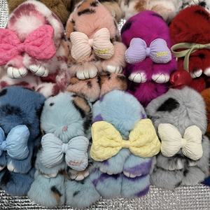 Porte-<span class=keywords><strong>clés</strong></span> de voiture en fourrure de lapin Rex véritable de 15 cm, pendentif en peluche, lapin à pois diamantés, lapin arc-en-ciel, breloques pour sac avec un joli nœud - Product Image 2