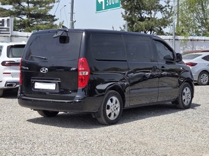 Comercial 2019 NEGRO, la Nueva Camioneta Grand Starex Diésel de 12 Plazas, Volante a la Izquierda, Cabina Ancha - Product Image 2