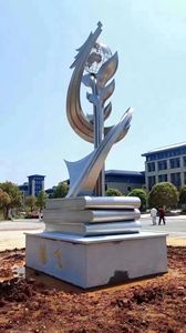 Sculpture abstraite personnalisable en acier inoxydable 304 poli miroir de haute qualité avec impression UV pour les entrées de campus modernes - Product Image 4