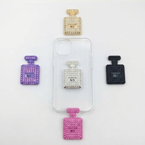 Accessoires en cristal DIY en forme de bouteille rose pour la décoration de coques de téléphone de luxe personnalisées, breloques pour sacs et éléments à dos plat, vente en gros - Product Image 1