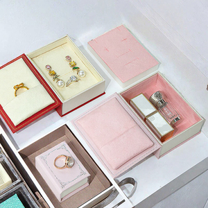 Caja de Anillo con Cierre Magnético en Forma de Libro, Estilo Europeo Retro, con Patrón Floral, Caja de Regalo Rectangular Simple para Colgantes, Collares y Joyería - Product Image 3