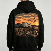 Pull-over d'hiver personnalisé effet vieilli pour adolescents, avec impression graphique, fabriqué avec technologie DTF Heat.