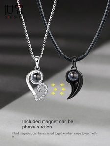 Amour couture sucer coeur forme <span class=keywords><strong>Couple</strong></span> collier paire en argent Sterling croix chaîne personnalisé <span class=keywords><strong>Photo</strong></span> enfants anniversaire à la mode - Product Image 3