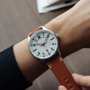 Montre de pilote classique et raffinée avec logo personnalisé, mouvement automatique, bracelet en cuir véritable, fonction étanche et cadran en cristal - Product Image 5