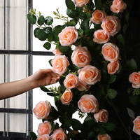 Vente en gros de roses artificielles en soie royale suspendues, 160-180 cm, décoration murale pour Halloween, maison et jardin