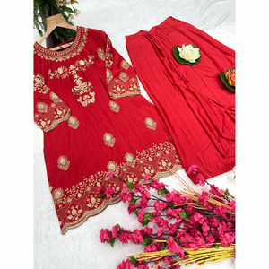 Vêtements traditionnels chinois de créateur Vêtements de fête élégants Top-Bottom et Dupatta - Product Image 1