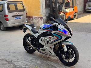รถจักรยานยนต์สไตล์ <span class=keywords><strong>S1000RR</strong></span> รุ่นจำลองจากจีน ขนาด 250 ซีซี/400 ซีซี เครื่องยนต์แบบอินไลน์คู่ ระบายความร้อนด้วยน้ำ ระบบหัวฉีด EFI ลายพรางสามสีสุดคลาสสิกแบบ <span class=keywords><strong>M</strong></span> สำหรับการแข่งขัน - Product Image 1