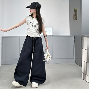 Ensemble 2 pièces cool pour adolescentes : T-shirt gris et noir à imprimé lettres + pantalon baggy noir et rose – Collection été 2026 - Product Image 4