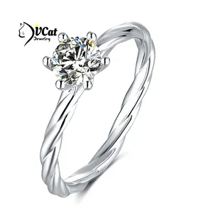 Toptan 0.5 karat 5mm D renk 925 ayar gümüş yüzük 18K beyaz altın Moissanite elmas kadın yüzük