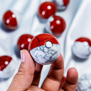 Vente en gros de sphères de cristal naturelles en howlite de haute qualité, sculptées à la main, artisanat populaire, pierre de guérison, petite boule de Poké Ball pour la décoration de la maison - Product Image 6