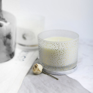 Vela Aromática de Parafina en Frasco de Vidrio de 100g, Estilo Clásico para Decoración del Hogar, Aroma Festivo, Hecha a Máquina, 20-40 Horas de Duración - Product Image 1