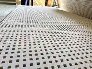 Panneaux muraux insonorisés en plâtre perforé, <span class=keywords><strong>cloison</strong></span> de plafond, panneau absorbant le son, réduction du bruit, 12 mm d'épaisseur, 2400x1200 mm - Product Image 1