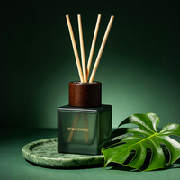 Diffuseur de parfum en verre transparent carré rechargeable de différentes tailles (50 ml, 100 ml, 150 ml)