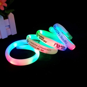 Los fabricantes venden pulsera <span class=keywords><strong>de</strong></span> fibra óptica accesorios <span class=keywords><strong>de</strong></span> concierto pulsera LED Europa y los <span class=keywords><strong>Estados</strong></span> <span class=keywords><strong>Unidos</strong></span> concierto pulsera TPU - Product Image 3