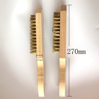 Brosse à fil d'acier souple à long manche en bois, revêtement laiton, modèle personnalisable OEM 8072-27, longueur des poils 2CM, nettoyage de la rouille, naturelle