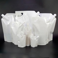 Sachet d'eau blanche à bec montant, sachet de liquide à impression personnalisée, recharge de shampoing, désinfectant pour les mains, lotion et échantillons, pièces