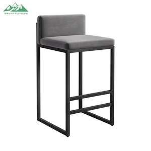 Tabouret de <span class=keywords><strong>bar</strong></span> commercial Wayon avec cadre en métal doré moderne, siège et dossier rembourrés noirs pour restaurant et salon - Product Image 3