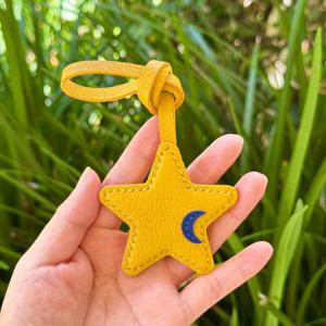 YY Colgante de Piel Sintética con Estrella y Luna, Amuleto Celestial para Bolso, Accesorio Azul para Cartera - Product Image 3