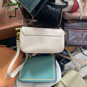 Fardos de Bolsos de <span class=keywords><strong>Segunda</strong></span> <span class=keywords><strong>Mano</strong></span> Usados al por Mayor de Marcas de Lujo y Diseñador para Dama y Mujer de Cuero Vintage Bolsos de Hombro y Tote de Alta Calidad del Reino Unido - Product Image 5