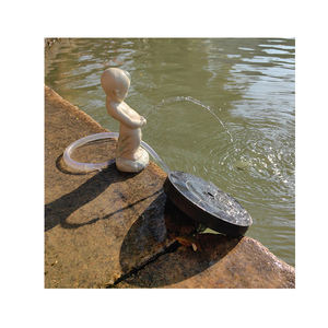 Solare all'aperto <span class=keywords><strong>fontana</strong></span> di acqua ornamento da giardino con resina ragazzo & cascata statua per la decorazione esterna - Product Image 1
