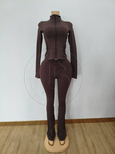 Set 2 Pezzi Personalizzato Primavera 2026 per Donna: Giacca con Zip e Leggings a Vita Alta con Stampa Leopardata - Product Image 6