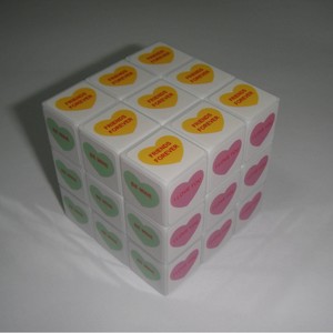 Cubo de Rubik 3x3 de 6,4 cm con diseño impreso de abrazos y besos para niños y adultos, juguete de rompecabezas mágico unisex - Product Image 4