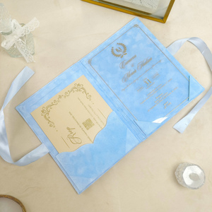Invitaciones de Boda Elegantes en Terciopelo Azul Cielo Personalizadas, Invitaciones de Acrílico Transparente con Lámina Dorada y Tarjetas RSVP con Código QR - Product Image 1