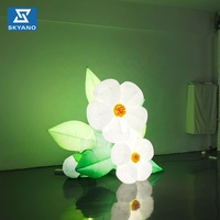 Modèle géant gonflable de fleur de poirier blanc pour la décoration publicitaire de scène extérieure