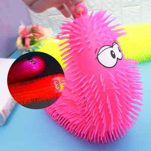 Juguete de Goma Elástica en Forma de Oruga de 50CM, Bola Brillante y Luminosa Hecha de Plástico Resistente - Product Image 4