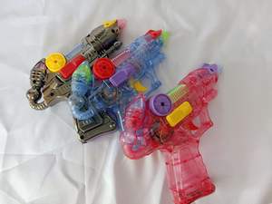 Pistola Espacial Elétrica de Plástico ABS Barata e Popular com Luzes LED Brilhantes e Música, Alimentada por Bateria para Meninos de 5 a 13 Anos - Product Image 6