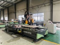 Máquina CNC para trabajar la madera, para cortar orificios de cerraduras y bisagras en puertas