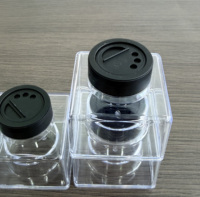 Vente en gros usine : Contenant empilable de 2 oz, pots à paillettes, pots à épices vides en plastique, flacon shaker carré transparent en PE