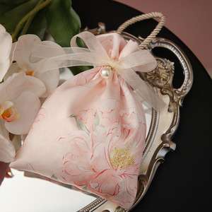 Bolsa portátil de gama alta para dulces de boda con diseño floral Decoraciones elegantes para bodas - Product Image 4