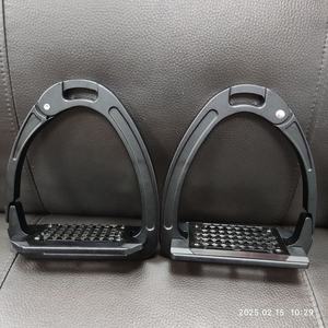 Horshi Black Premium Kwaliteit Veiligheidsstijgbeugels Professionele Antislip Ruiterstijgbeugels Hoge Sterkte Aluminium - Product Image 5