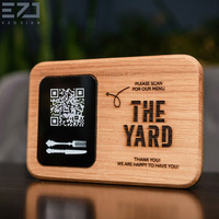 Panneau en bois de noyer personnalisé EZD Plaque en bois plaque Business Table Top Display Wooden QR Code Sign