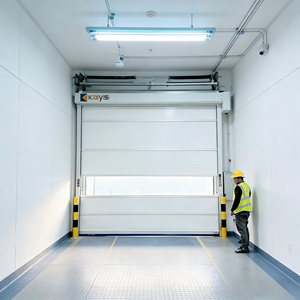 Porte enroulable de salle blanche isolée étanche de qualité industrielle, système en tissu PVC à action rapide pour chariot élévateur sans couture - Product Image 1