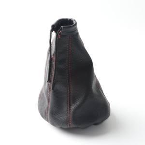 Funda universal de cuero sintético para palanca de cambios, color negro con costuras rojas, estilo clásico para automóviles - Product Image 3