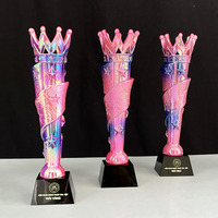 Ensemble de 3 trophées de luxe en résine rose électroplaqué, couleur dégradée, pour recompenses de reine de concours de beauté, avec base noire transparente