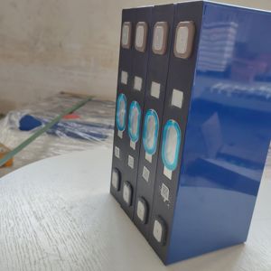 Yeni Stok Songye LiFePO4 Katı Hal Prizmatik Pil <span class=keywords><strong>3</strong></span>.2V 314Ah 6000 Döngü Mavi <span class=keywords><strong>3</strong></span> Yıl Garantili Güneş Enerjisi Depolaması İçin Tasarlandı - Product Image 1