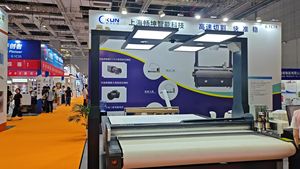 Cortador de Tecido CNC Inteligente de Alta Precisão com Acionamento por Engrenagem para Operação Automática Compatível com 380V/220V Potência de 1000W - Product Image 2