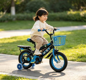 Nouveau vélo haut de gamme pour enfants avec panier de rangement sur la banquette arrière. Le bébé peut rouler avec des roues auxiliaires. - Product Image 2