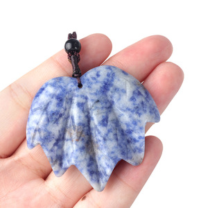 Collier en agate de cristal naturel avec feuilles d'érable canadiennes, collier en cristal de quartz œil de tigre - Product Image 3