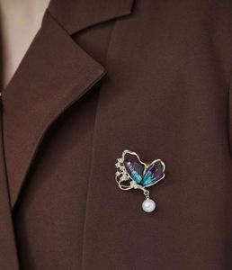 Broche de mariposa con perlas y borlas, broches de insectos con pedrería para mujer, broche para corsage, cárdigan y traje - Product Image 3