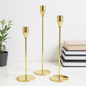 Bougeoirs décoratifs en métal - Ensemble de 3 bougeoirs en laiton doré pour centre de table - Product Image 2