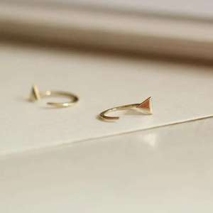 Pendientes de tuerca de moda diaria para mujer, pequeños pendientes triangulares de 9K al por mayor con colección Moissanite Kj449 - Product Image 6