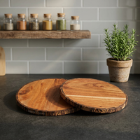Acacia Houten Eco-Friendly Taartplateau Set 2 Stuks Vaatwasser- en Magnetronbestendig Mayur Exports Model 16075 Een Heerlijke Presentatie