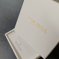 Boîte à ongles en carton 9x9x4 cm avec couvercle, doublure intérieure, compartiment de rangement pour accessoires, logo laminé par estampage à chaud